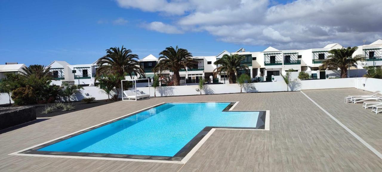 Luminosa vivienda vacacional con vista a la piscina Costa Teguise Exterior foto