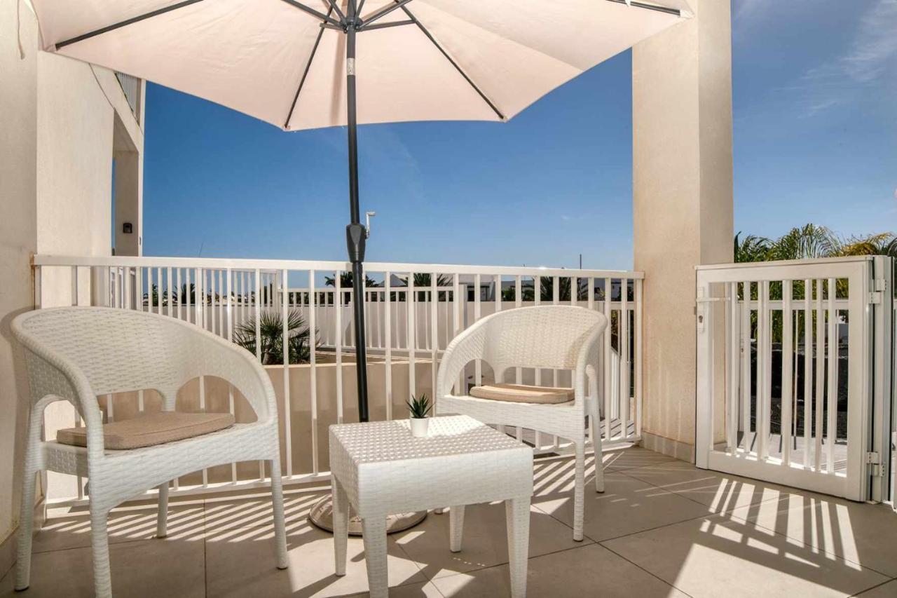 Luminosa vivienda vacacional con vista a la piscina Costa Teguise Exterior foto
