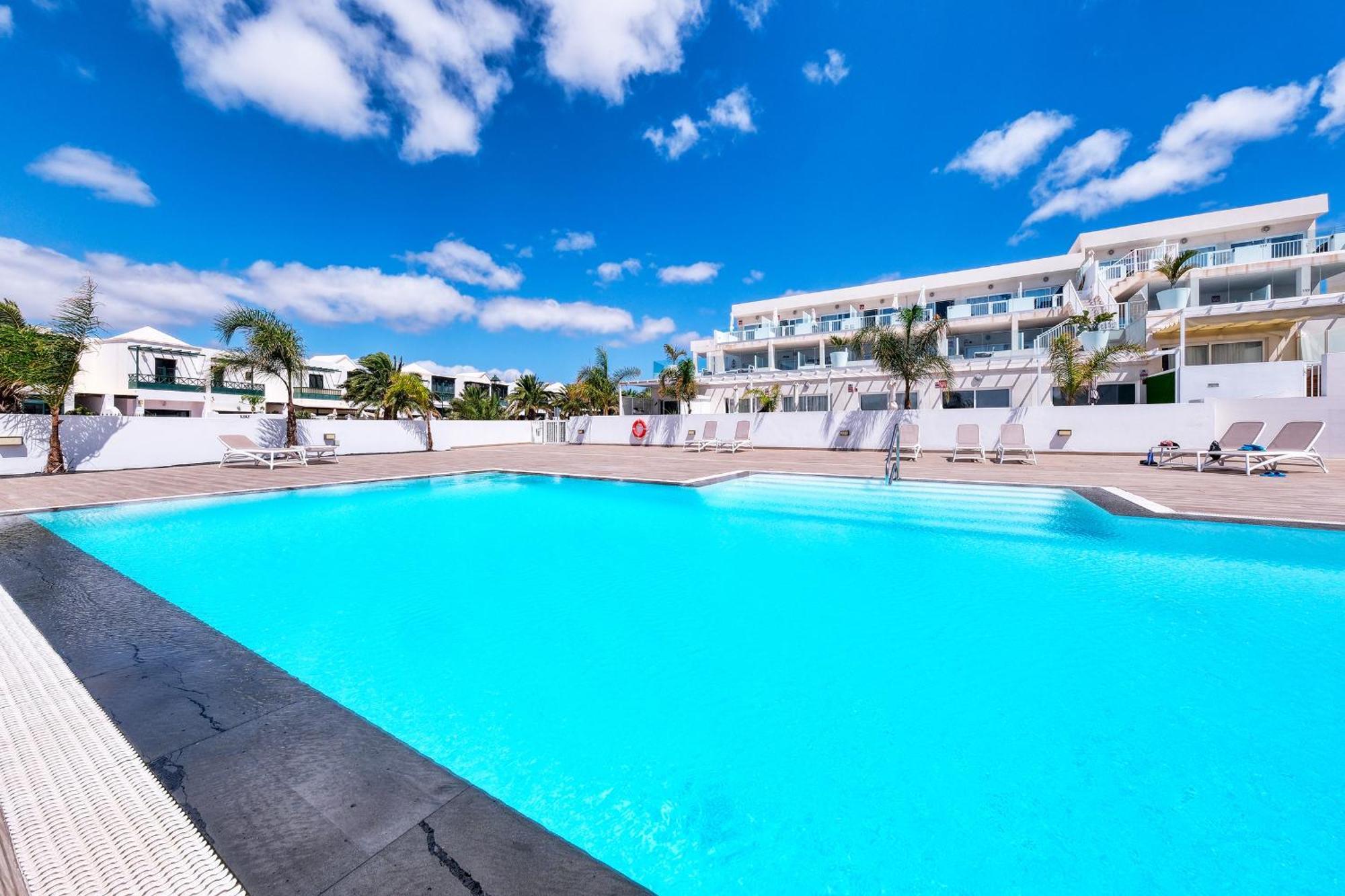 Luminosa vivienda vacacional con vista a la piscina Costa Teguise Exterior foto